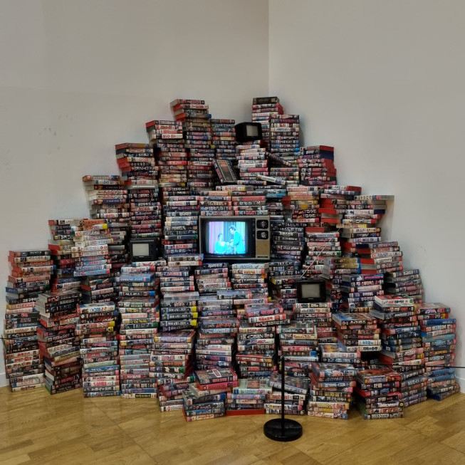 ▲3일 국립아시아문화전당 기획전 '원초적비디오본색'에 전시된 수많은 비디오들. (박꽃 기자 pgot@)