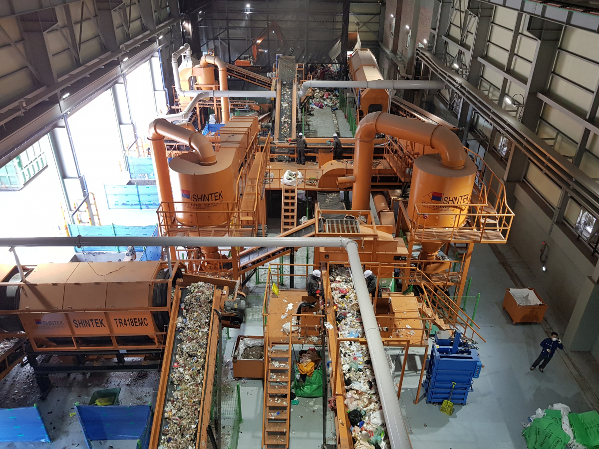 ▲강원도 동해시에서 생활폐기물 전처리시설을 운영 중인 HL에코텍 공장 내 모습. (사진제공=HL에코텍)