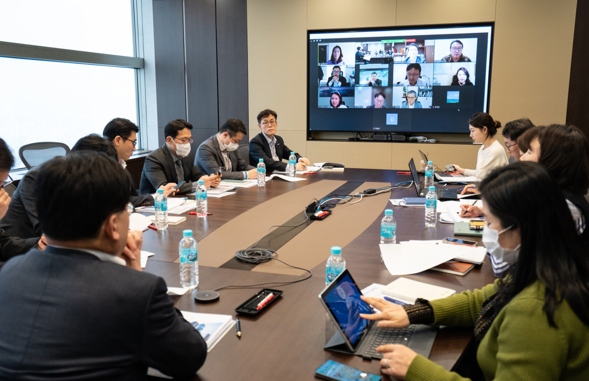 ▲한국무역협회(KITA, 회장 구자열)는 정만기 부회장 주재로 ‘주요 시장별 경제 통상 전망 및 맞춤 진출 전략 회의’를 개최했다.  (사진제공=한국무역협회)