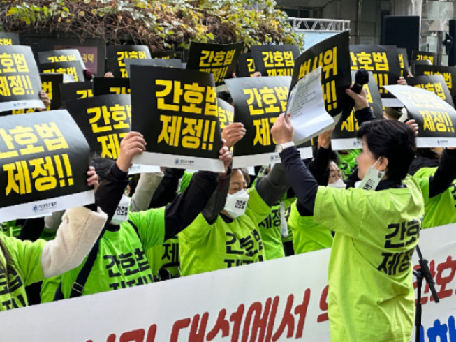 ▲간호사와 간호대학생 1000여명이 국민의힘 당사 앞에서 간호법 제정 약속 이행 촉구를 의해 집결했다. (사진제공=대한간호협회)