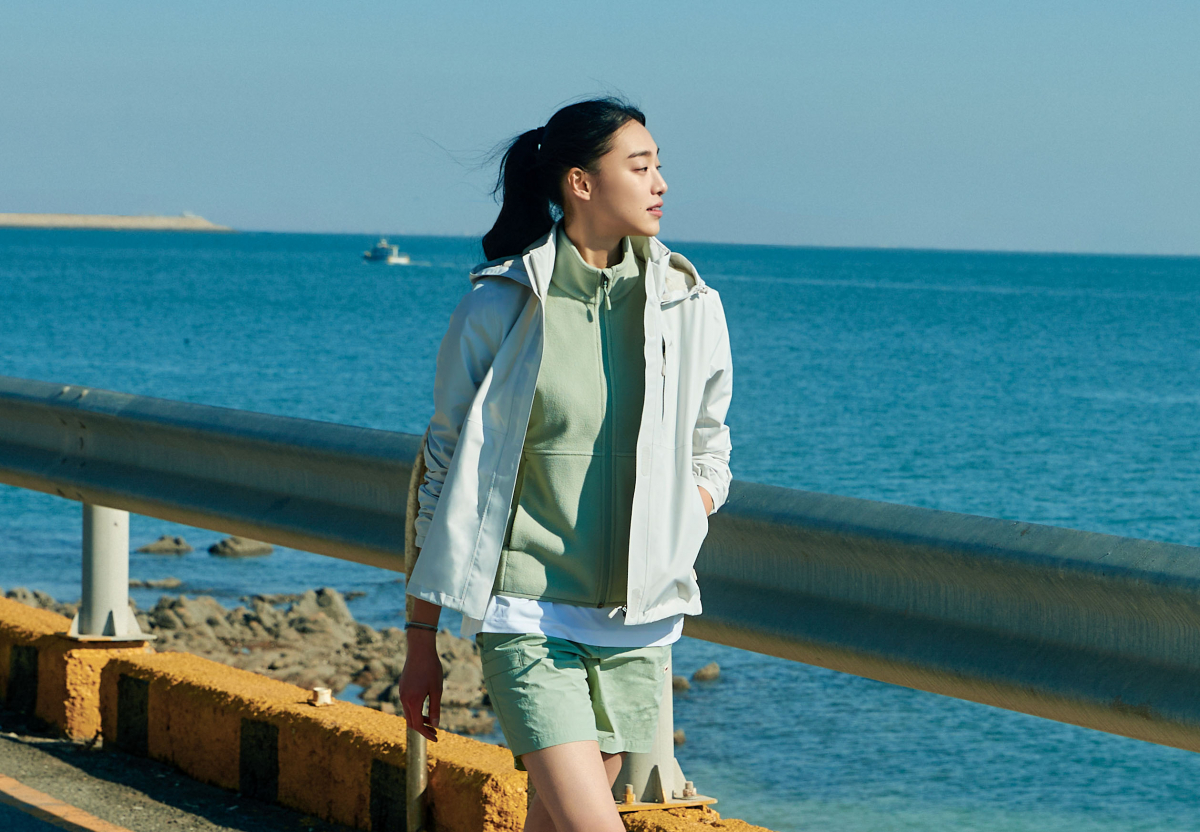 ▲네파 아크레 에코 고어텍스 방수 자켓 화보컷. (사진제공=네파)