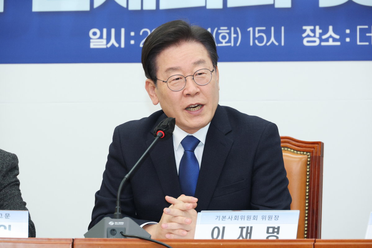 ▲ 기본사회위원회 위원장인 이재명 더불어민주당 대표가 14일 오후 국회에서 열린 기본사회위 제1차 전체회의 및 임명장 수여식에서 발언하고 있다. (연합뉴스)