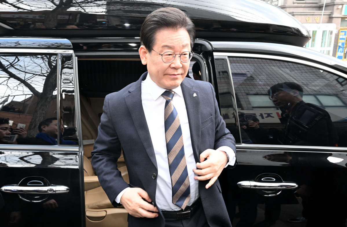 ▲이재명 더불어민주당 대표가 16일 오전 난방비 지원 상황 점검차 서울 관악구 조원로의 한 경로당을 방문하고 있다. (공동취재사진)