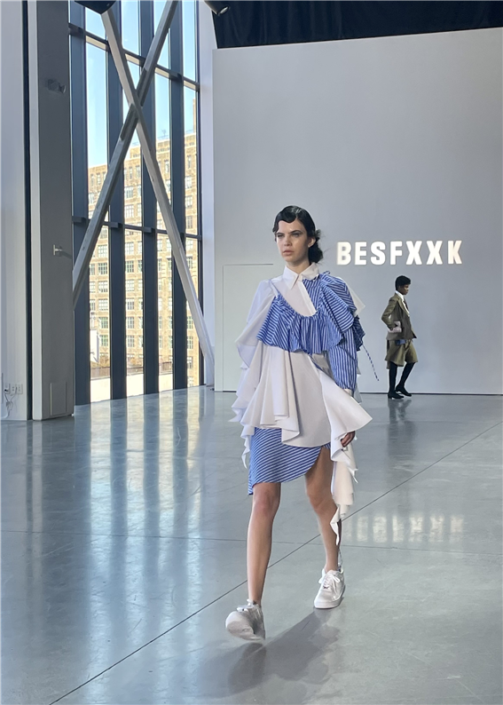 ▲'컨셉코리아 뉴욕 F/W 2023' 패션쇼를 통해 공개된 김보나, 임재혁 디자이너의 '비스퍽(BESFXXK)' 런웨이 스틸컷(사진제공=한국콘텐츠진흥원)