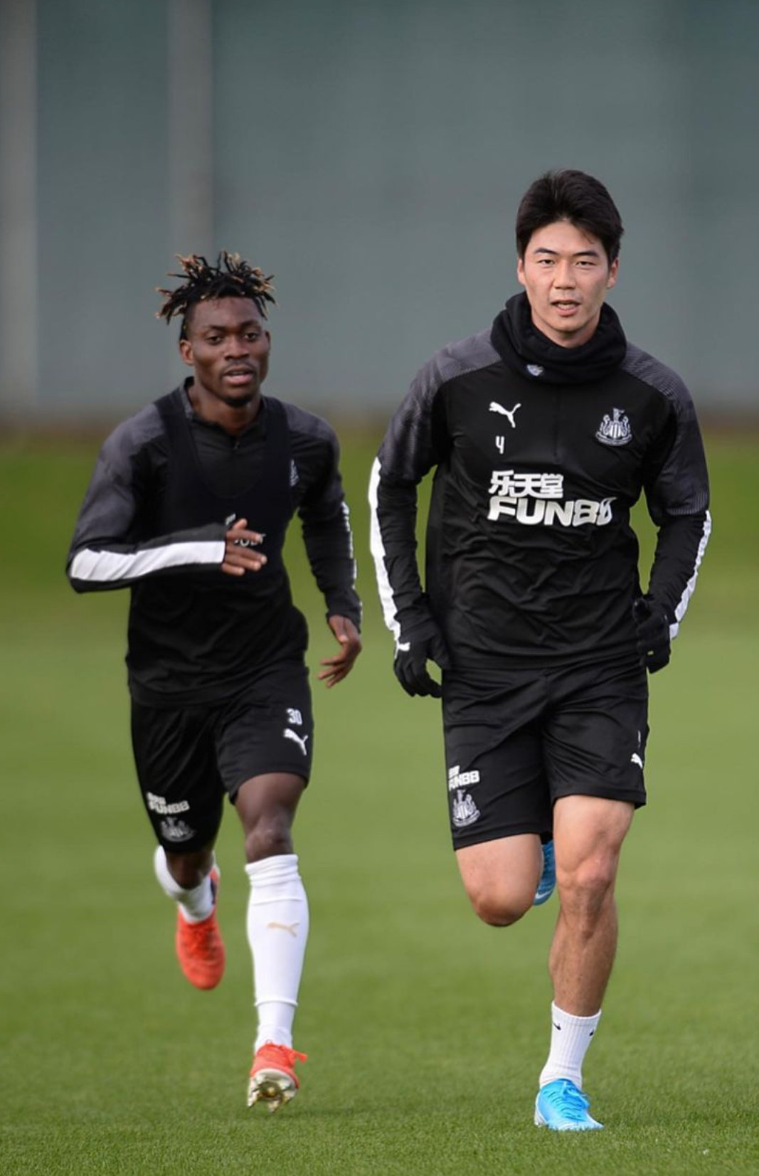 ▲크리스티안 아츠(왼), 기성용. (출처=기성용SNS)