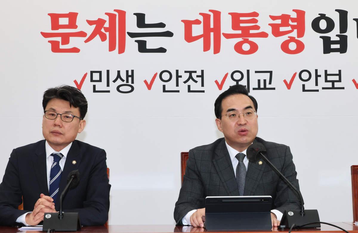 ▲박홍근 더불어민주당 원내대표가 21일 오전 국회에서 열린 원내대책회의에서 발언하고 있다. (국회사진기자단)