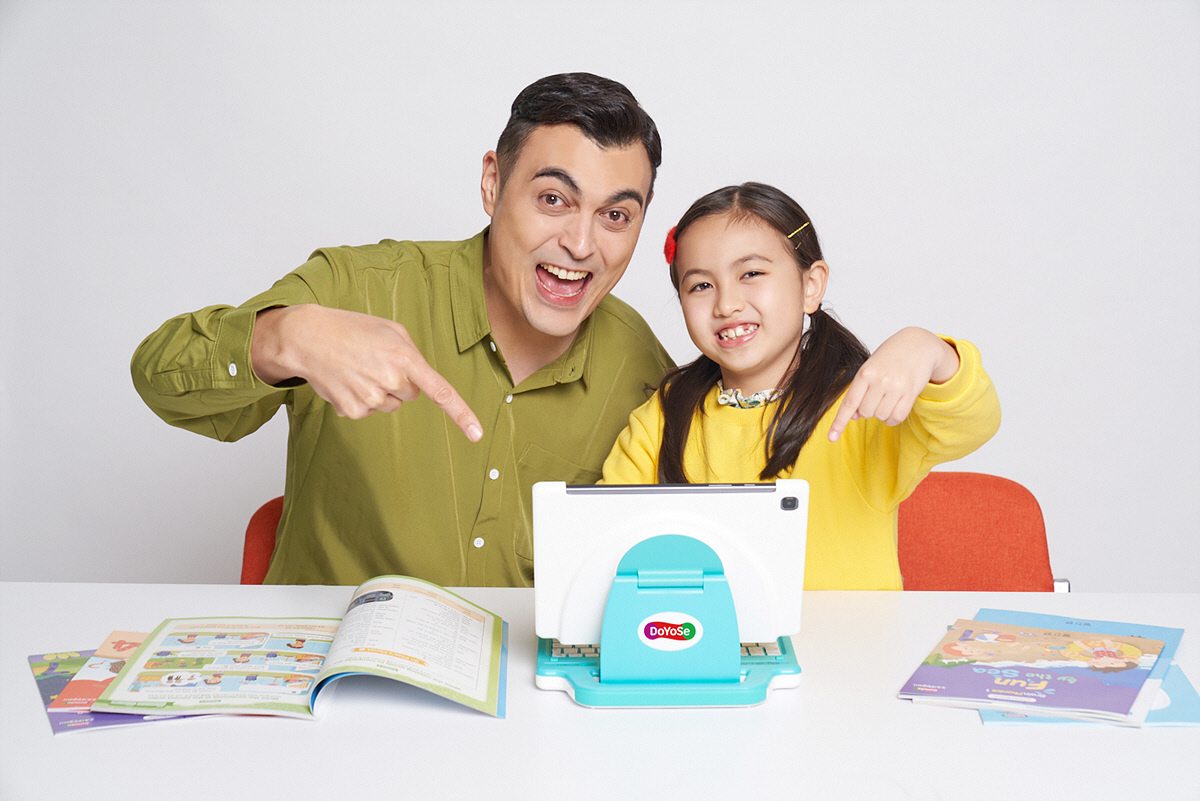 ▲(왼쪽부터) 도요새 모델 피터빈트와 엘리빈트