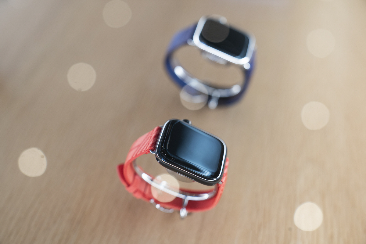 ▲미국 로스앤젤레스(LA)에 있는 애플스토어에 애플워치8이 전시돼 있다. LA/AP뉴시스
