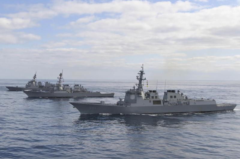 ▲독도인합동참모본부가 22일 한국, 미국, 일본이 북한 대륙간탄도미사일(ICBM) 등 미사일 도발에 대응해 약 4개월 만에 독도에서 먼 거리의 동해 공해상에서 미사일 방어훈련을 했다고 밝혔다. (연합뉴스)