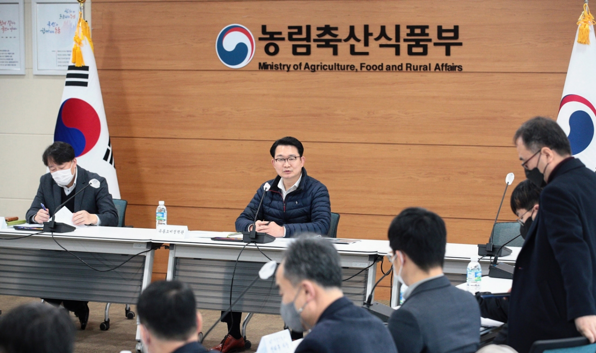 ▲김종구 농림축산식품부 유통소비정책관이 24일 24일 농산물 온라인도매시장 개설작업반(TF) 1차 회의를 주재하고 있다. (사진제공=농림축산식품부)