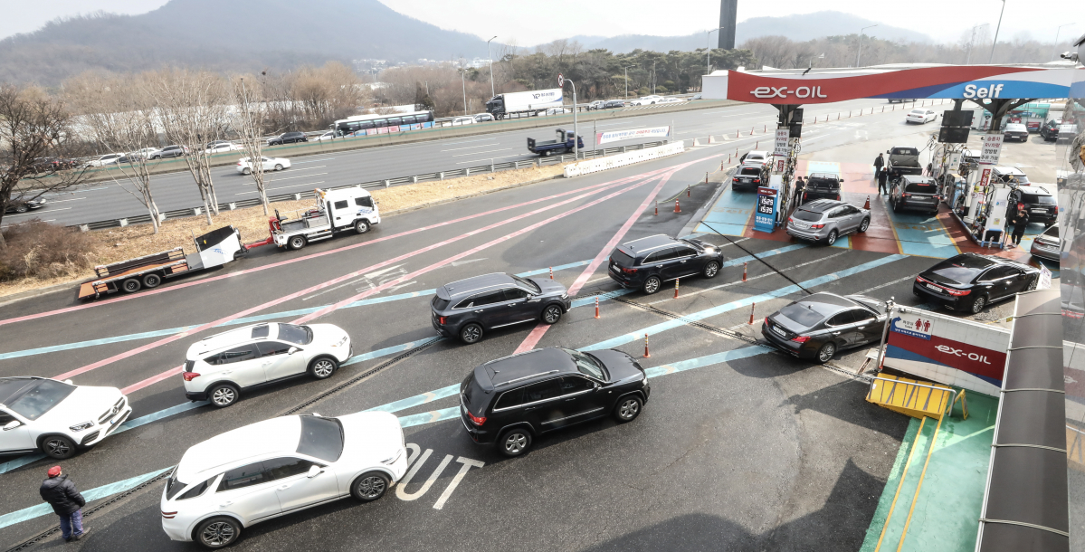 ▲ 경부고속도로 부산방향 만남의광장 휴게소에 있는 주유소. (뉴시스)