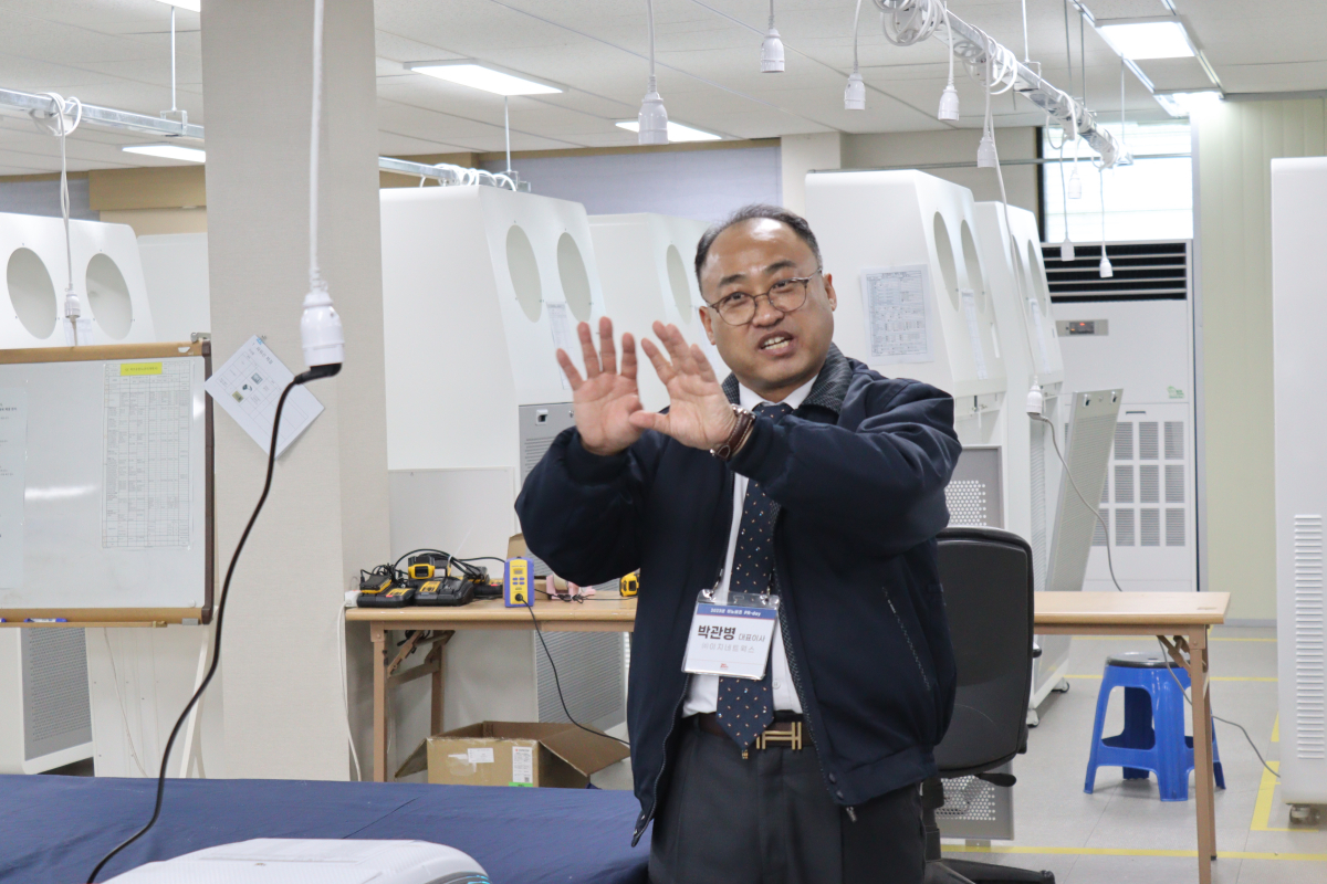 ▲박관병 이지네트웍스 대표가 자사 제품에 대해 설명하고 있다 (사진제공=이노비즈협회)