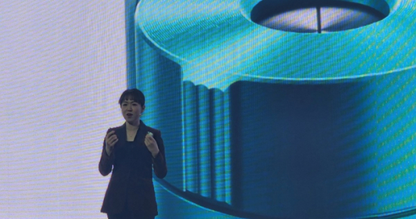 ▲김은지 BAT로스만스 대표가 신제품 ‘글로 하이퍼 X2 (glo™ Hyper X2)’에 대해 설명하고 있다. (조남호 기자 spdran@)