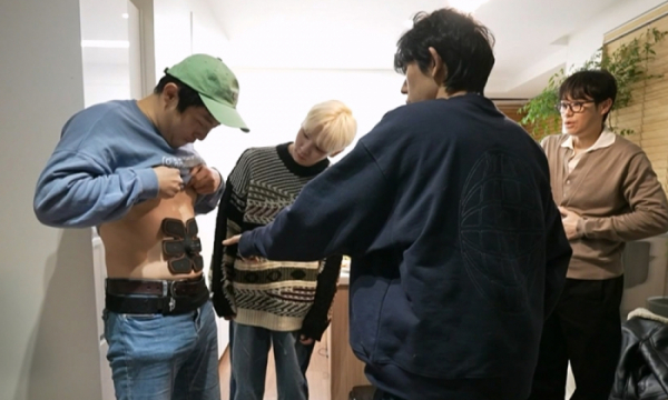 ▲'나혼자 산다' 코드쿤스트 집서 플리마켓 열다(사진제공=MBC)