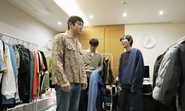 ▲'나혼자 산다' 코드쿤스트 집서 플리마켓 열다(사진제공=MBC)