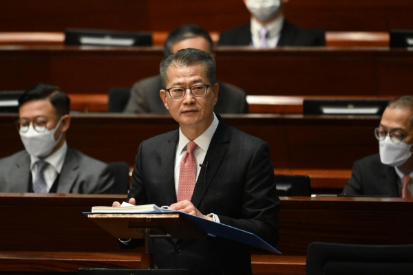 ▲폴 챈 홍콩 재무장관이 22일 의회에서 연설하고 있다. 출처 홍콩 재무부 홈페이지.
