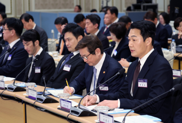 ▲배우 박성웅이 23일 청와대 영빈관에서 열린 제4차 수출전략회의에 참석하고 있다. (연합뉴스)