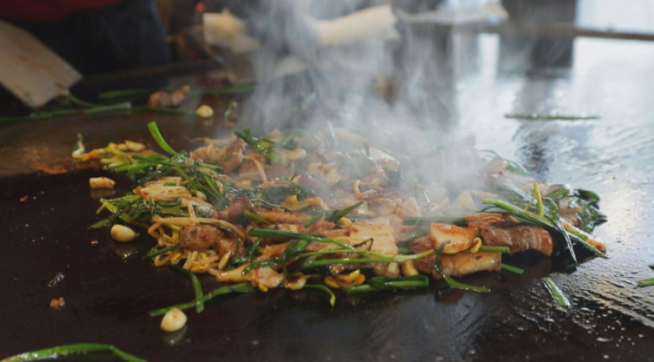 ▲'서민갑부' 행주산성 장작철판구이(사진제공=채널A)