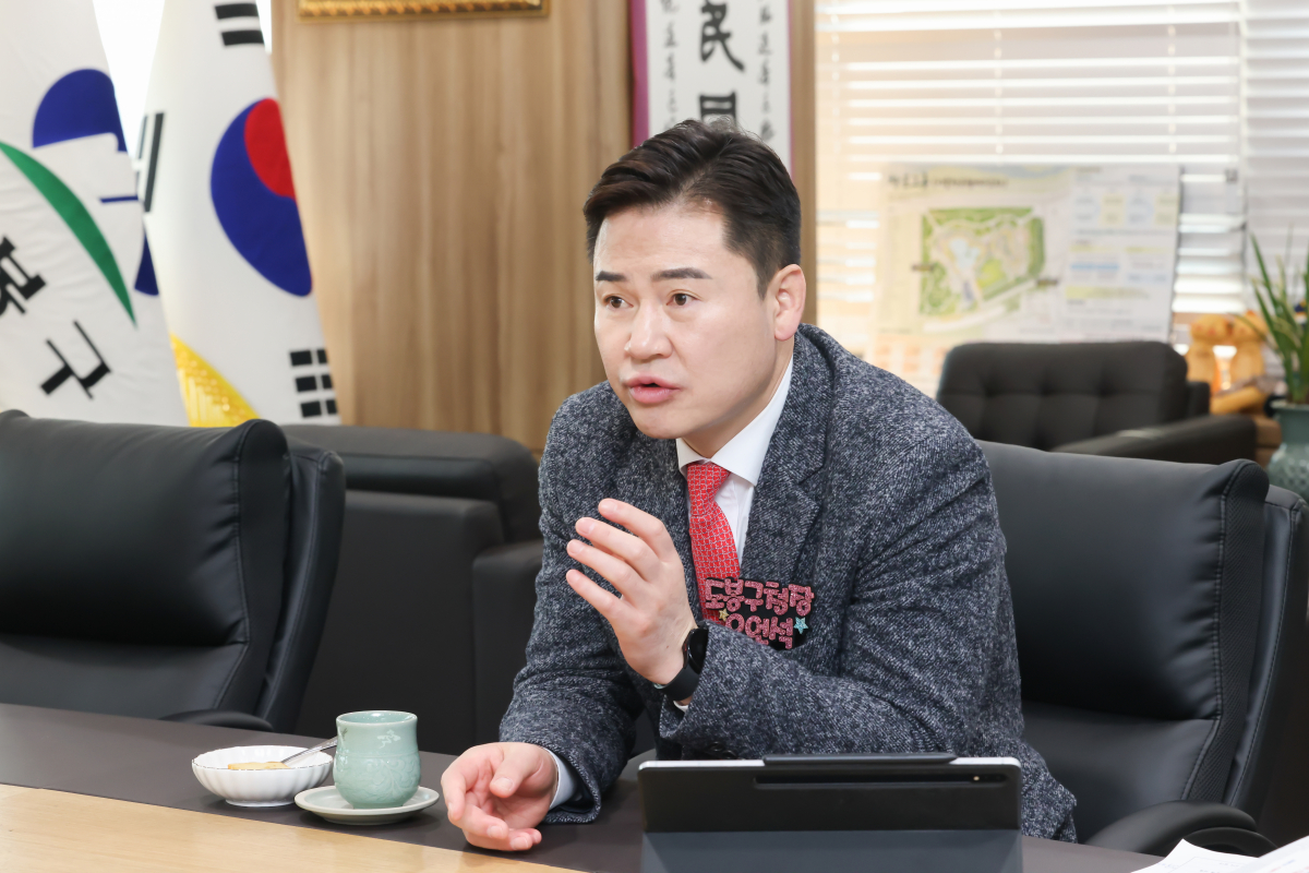 ▲오언석 도봉구청장이 “노후한 주거환경 개선에 대한 주민들의 요청을 신속하게 해결해나가겠다”고 밝혔다.  (자료제공=도봉구)