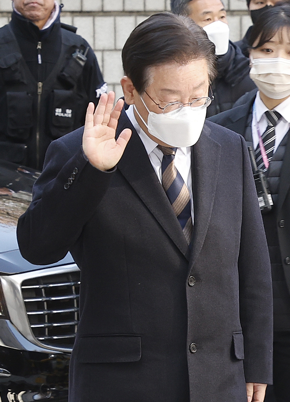 ▲공직선거법 위반 혐의를 받고 있는 이재명 더불어민주당 대표가 3일 오전 서울 서초구 서울중앙지방법원에서 열린 첫 공판에 출석하고 있다. 조현호 기자 hyunho@ (이투데이DB)