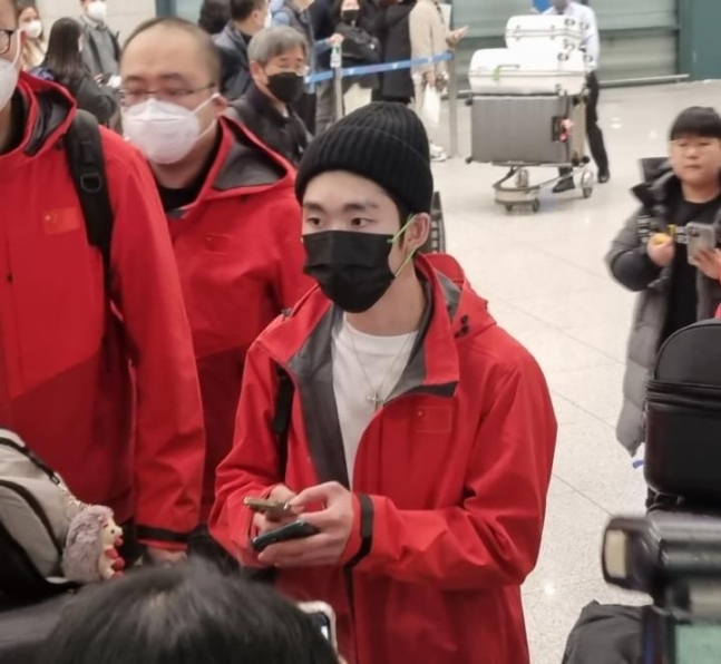 ▲4일 중국 쇼트트랙 대표팀 린샤오쥔(임효준)이 인천국제공항으로 입국하는 모습. (연합뉴스)