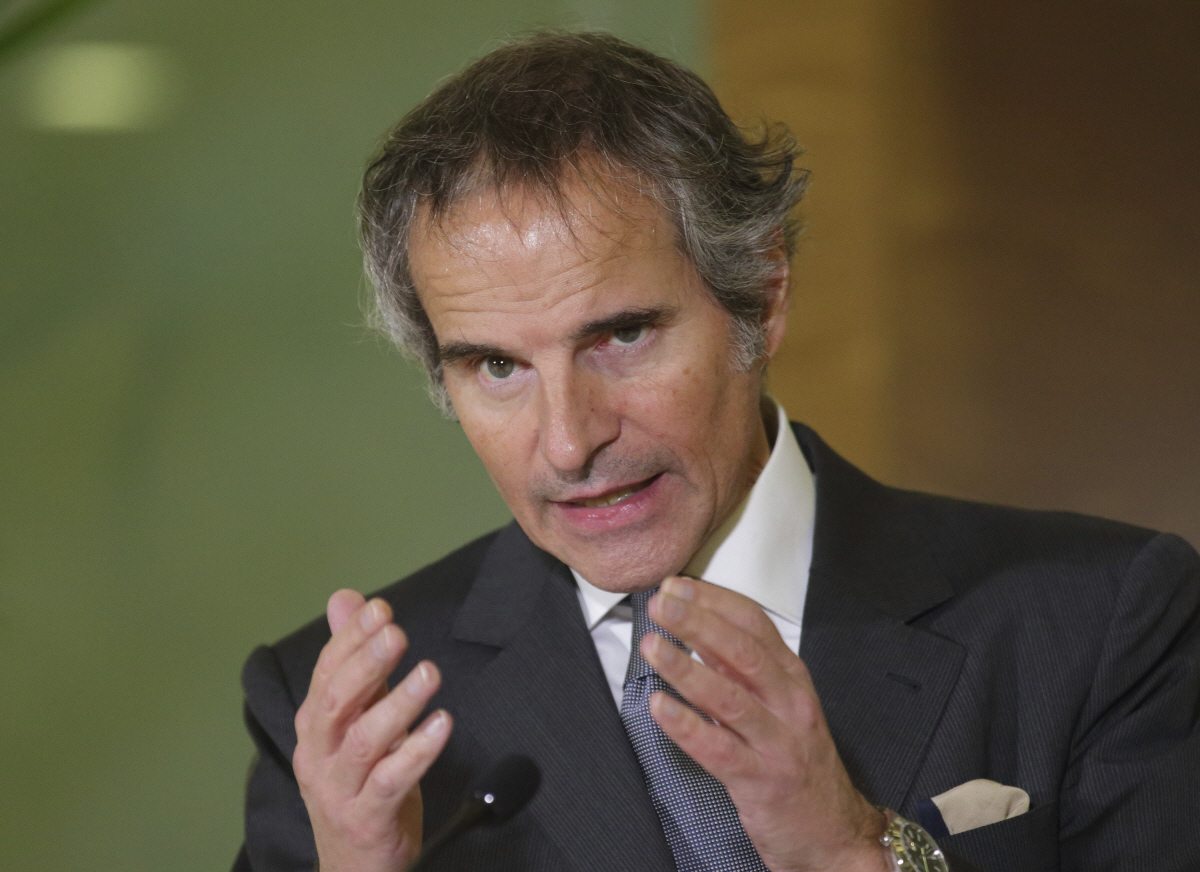 ▲라파엘 그로시 국제원자력기구(IAEA) 사무총장이 지난달 4일 빈 국제공항에서 기자회견을 하고 있다. 빈/AP연합뉴스
