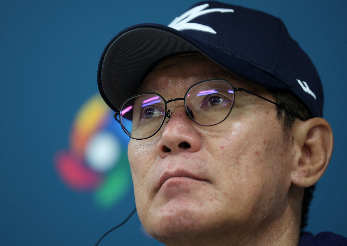 ▲2023 월드베이스볼클래식(WBC)이 개막한 8일 오전 일본 도쿄돔에서 열린 기자회견에서 이강철 감독이 취재진 질문을 듣고 있다. (연합뉴스)
