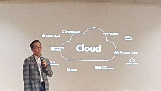 ▲10일 황성우 삼성SDS 대표이사가 잠실캠퍼스에서 클라우드 미디어데이를 열고 'Cloud. Simply Fit' 브랜드 슬로건을 발표하고 있다.   (정수천 기자 int1000@)