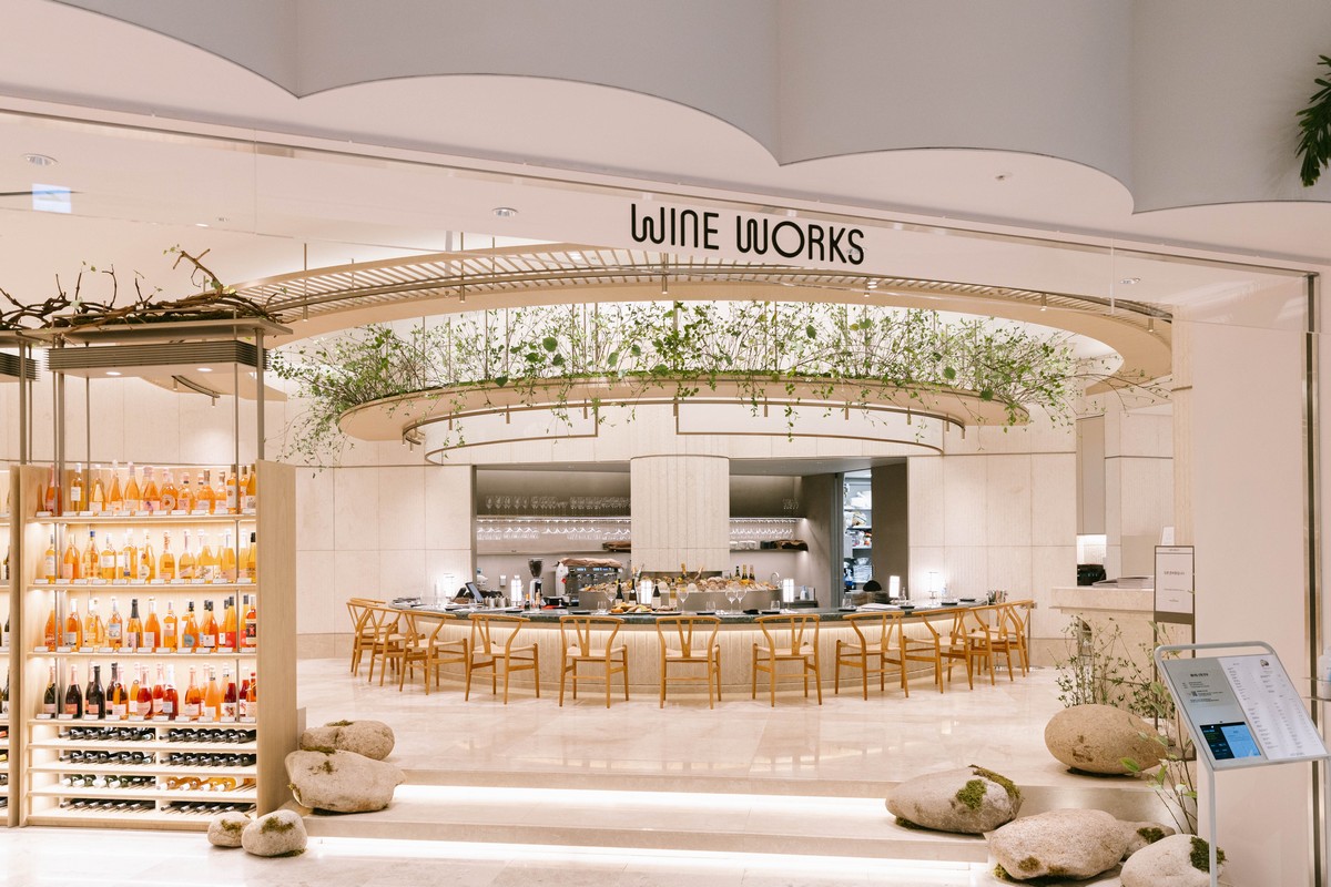 ▲현대백화점 목동점 별관 1층 더 로비 와인웍스 매장 전경 (사진제공=현대백화점그룹)