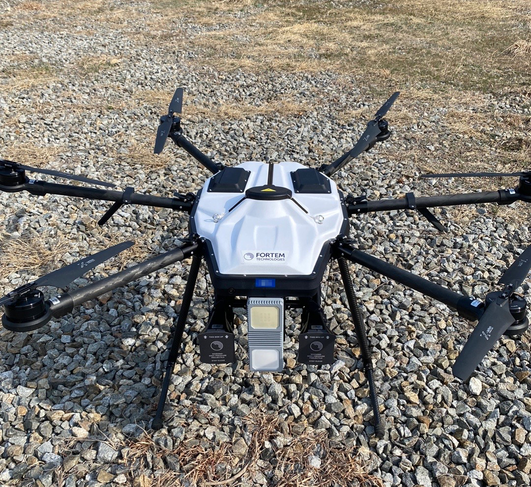 ▲포르템 테크놀로지스의 그물 포획형 드론 방어 시스템 (사진제공=한화시스)