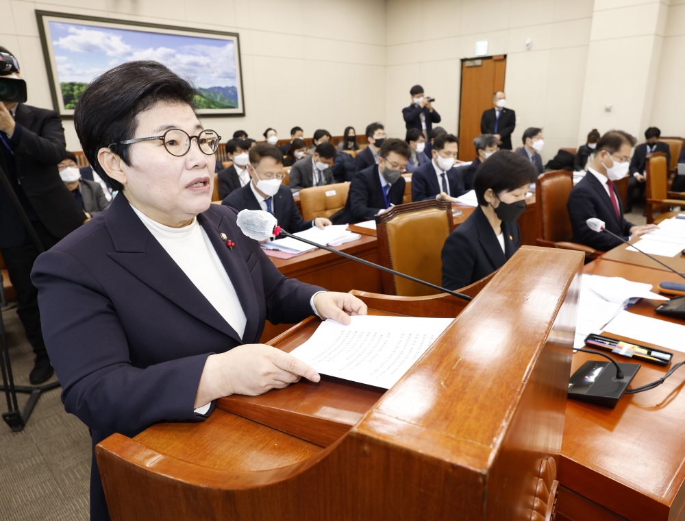 ▲환노위 여당 간사인 임이자 의원이 2월 21일 오전 국회에서 열린 환경노동위원회 전체회의에서 발언을 하고 있다. 조현호 기자 hyunho@ (이투데이DB)