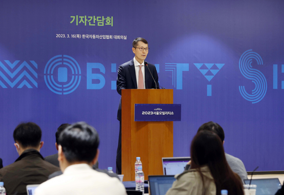 ▲서울모빌리티쇼 조직위원회가 16일 오전 서울 서초구 자동차회관에서 2023서울모빌리티쇼 기자간담회가를 개최했다. 사진은 개회사를 하고 있는 강남훈 서울모빌리티쇼조직위원회 위원장. (사진제공=서울모빌리티쇼조직위원회)