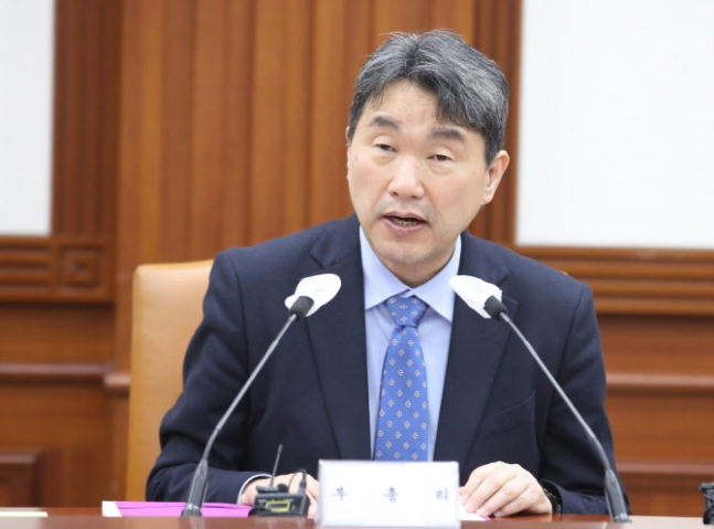 ▲이주호 부총리 겸 교육부 장관이 17일 서울 종로구 정부서울청사에서 열린 제2차 사회관계장관회의에 참석해 발언하고 있다. (뉴시스)