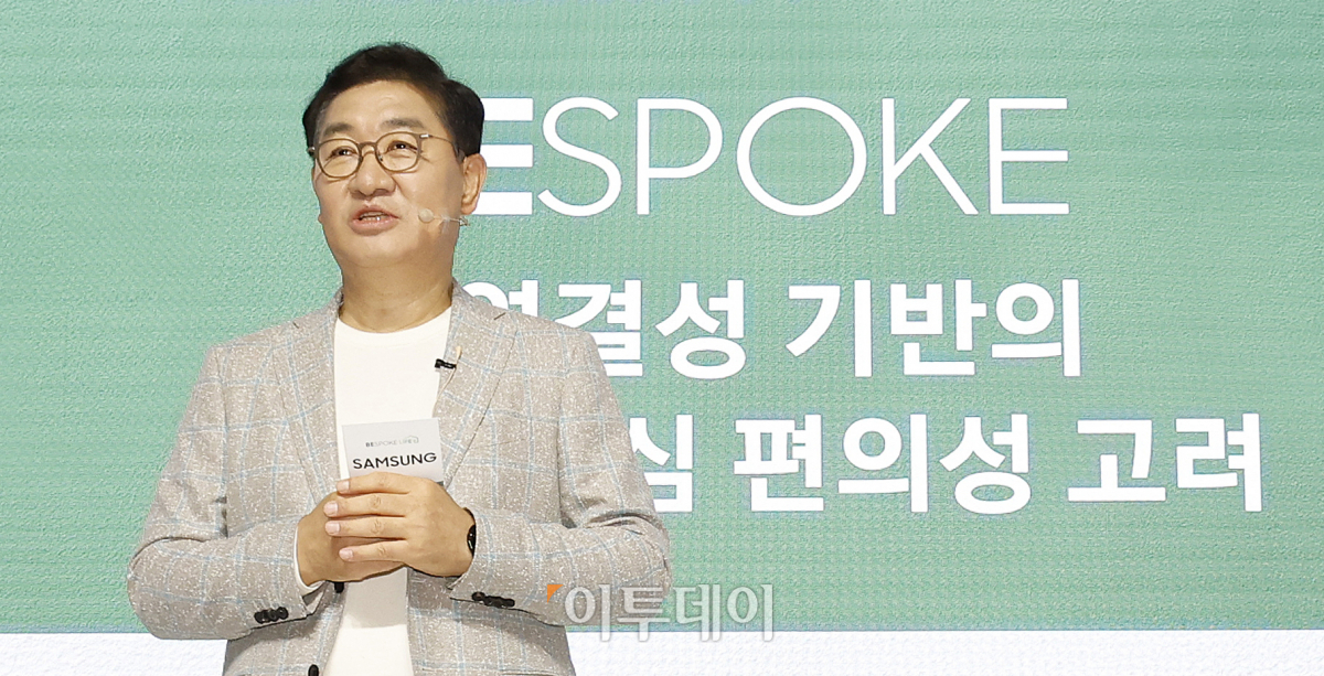 ▲한종희 삼성전자 부회장이 21일 서울시 중구에 위치한 커뮤니티 하우스 마실에서 열린 '비스포크 라이프' 미디어데이에서 기조연설을 하고 있다.  (조현호 기자 hyunho@)