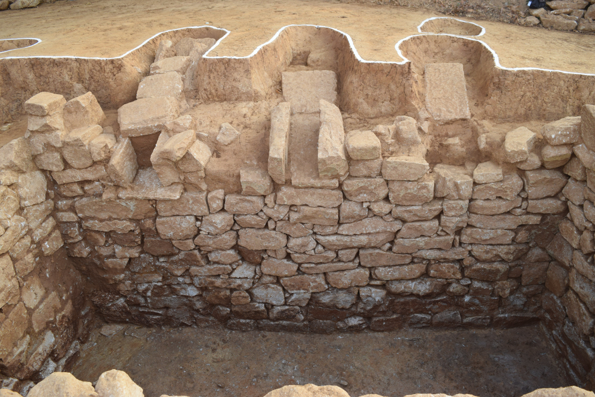 ▲1호 석축 저온저장고 상단에 설치된 통기구 모습 (문화재청 발굴제도과)