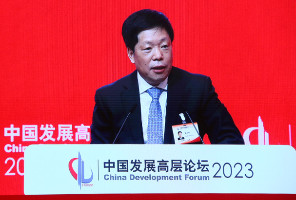 ▲중국이 '제로 코로나' 정책을 폐기한 이후 주최하는 첫 대규모 오프라인 국제회의인 중국발전고위급포럼(이하 발전포럼)이 25일 베이징 댜오위타이(釣魚台) 국빈관에서 개막했다. 한원슈 중국 공산당 중앙재경위원회 판공실 부주임이 올해 중국 경제 전망에 대해 연설하고 있다. (연합뉴스)