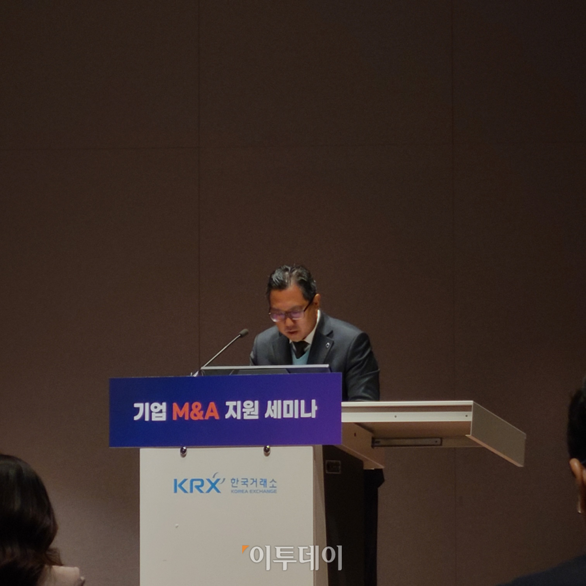 ▲김유성 연세대 법학전문대학원 교수가 27일 ‘기업 M&A 지원 세미나’에서 주제발표를 하고 있다. (손민지 기자 handmin@)