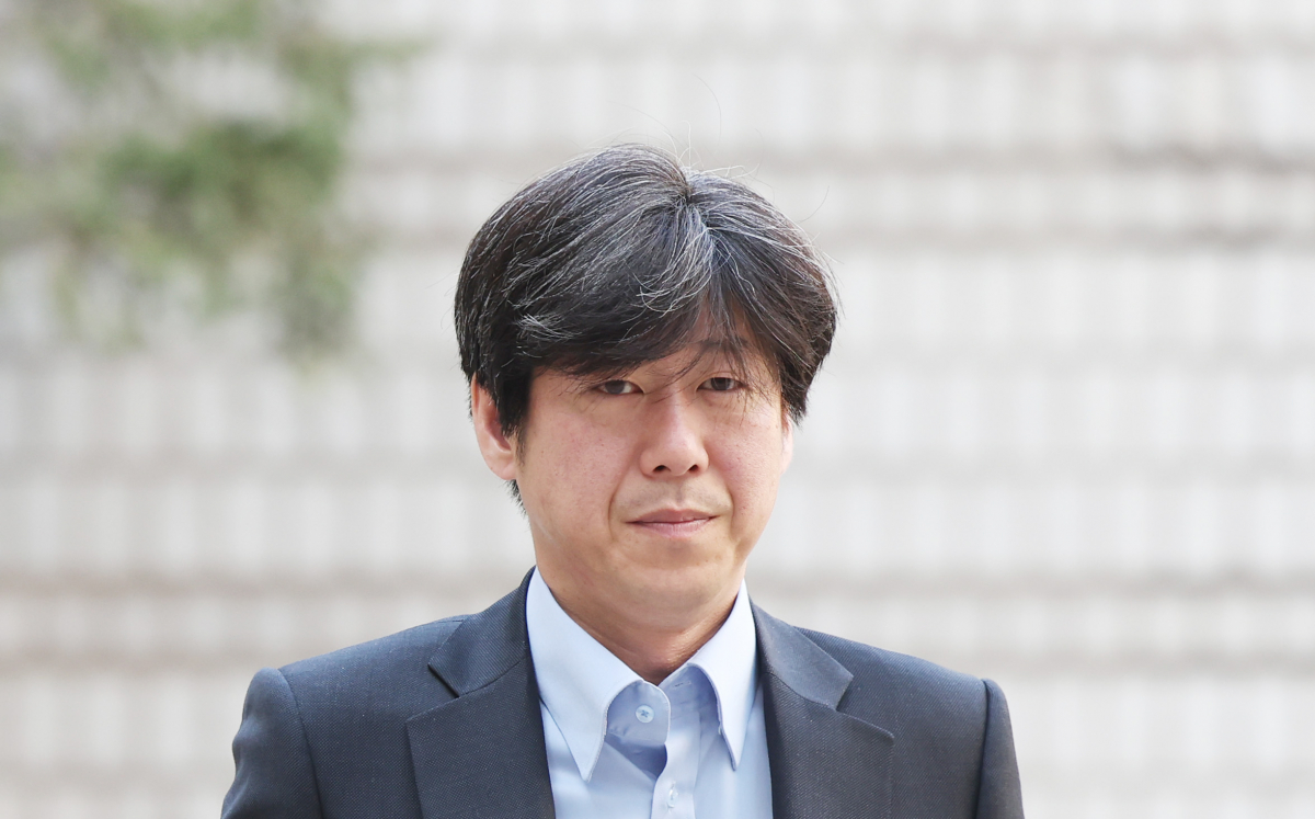 ▲남욱 변호사가 27일 오전 서초구 서울중앙지법에서 열리는 대장동 개발 배임 의혹 관련 속행공판에 출석하고 있다. (연합뉴스)