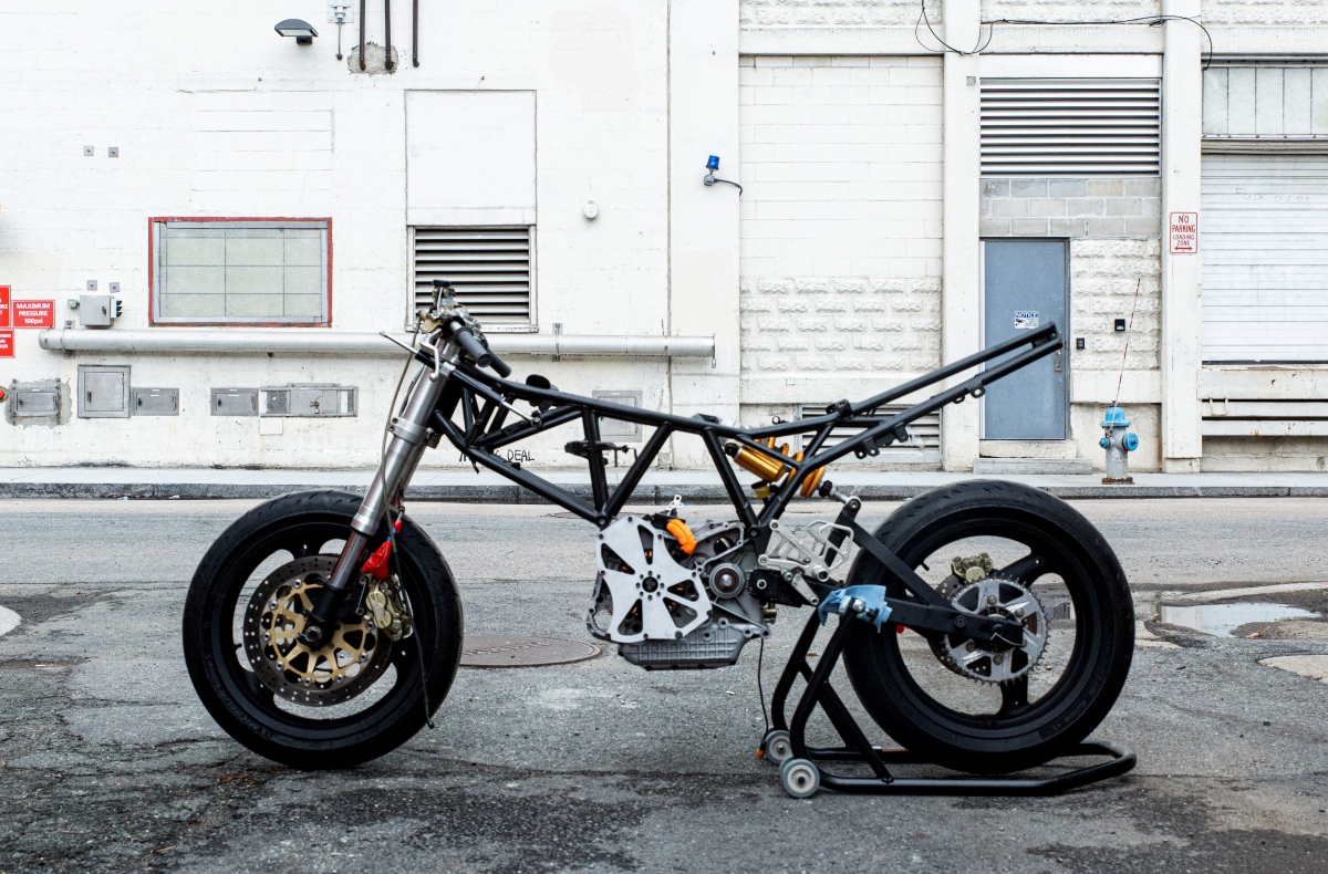 ▲MIT EVT에서 직접 설계하고 개발한 오토바이 (사진제공=두산)