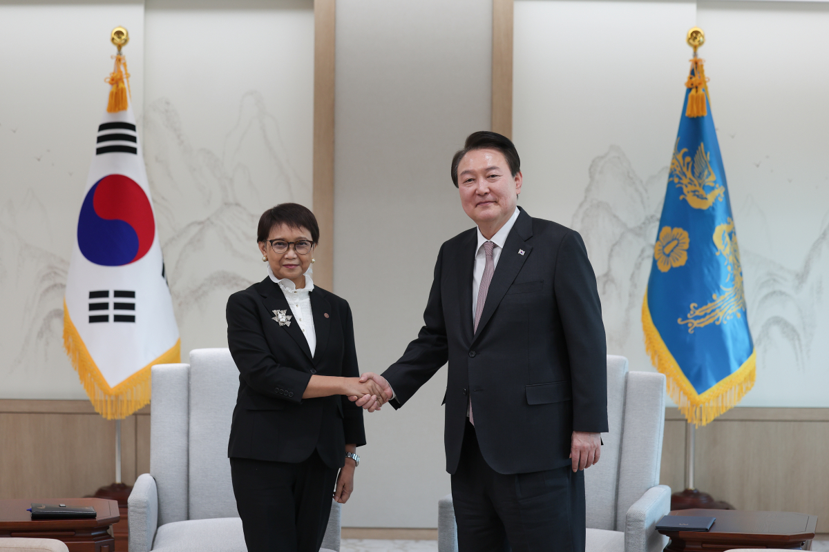 ▲윤석열 대통령이 30일 서울 용산 대통령실 청사에서 레트노 마르수디 인도네시아 외교장관을 접견하고 있다. (연합뉴스)