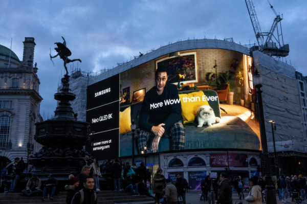 ▲삼성전자가 2023년형 Neo QLED 8K 등 TV 신제품의 전세계 출시를 앞두고, 지난 2일(현지시간)부터 영국 런던 피카딜리 광장에 대형 옥외광고를 진행했다. (사진제공=삼성전자)