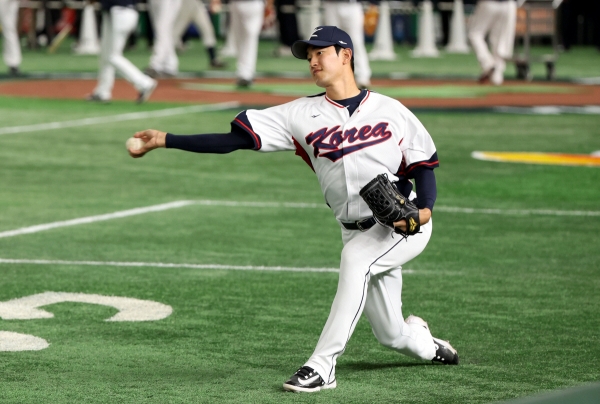 ▲WBC 대한민국 야구대표팀 고영표가 8일 일본 도쿄돔에서 피칭 연습을 하고 있다. (뉴시스)
