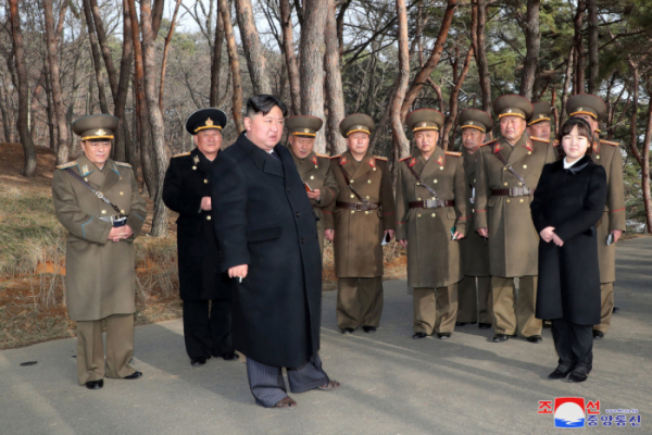 ▲북한 김정은, 딸 '주애'와 전술유도무기 훈련 참관…南군비행장 겨냥 (연합뉴스)