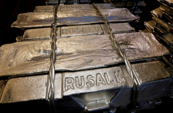 ▲러시아 크라스노야르스크에 있는 알루미늄 제련소 주조 공장에서 알루미늄괴가 보인다. 크라스노야르스크/로이터연합뉴스
