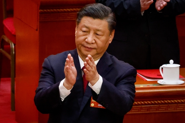 ▲시진핑 중국 국가주석이 13일 전국인민대표대회(전인대) 제14기 1차회의 폐막식에서 박수치고 있다. 베이징/EPA연합뉴스
