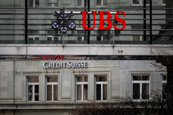 ▲스위스 취리히에서 UBS와 크레디트스위스 로고가 보인다. 취리히(스위스)/AFP연합뉴스 
