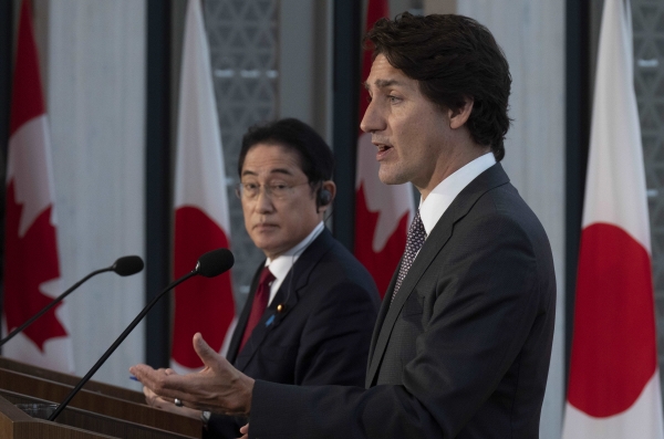 ▲쥐스탱 트뤼도 캐나다 총리가 1월 12일 기시다 후미오 일본 총리와 공동 기자회견을 하고 있다. 오타와/AP뉴시스
