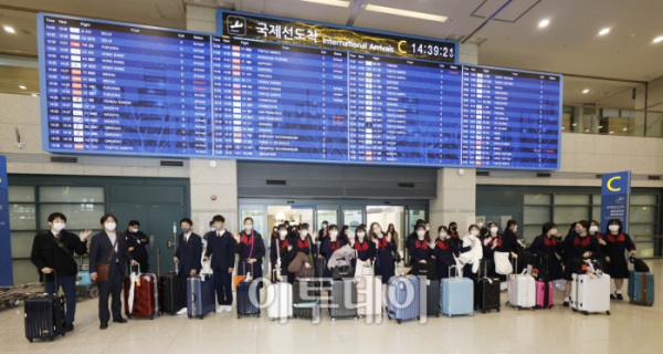 ▲이달 21일 한국으로 수학여행을 온 일본 고등학생들이 인천공항으로 입국하고 있다. (이투데이DB)