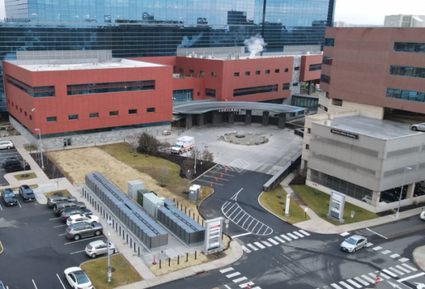▲SK에코플랜트 아메리카스가 미국 스탬퍼드 병원 입구에 설치한 연료전지 발전소 전경 (자료제공=SK에코플랜트)