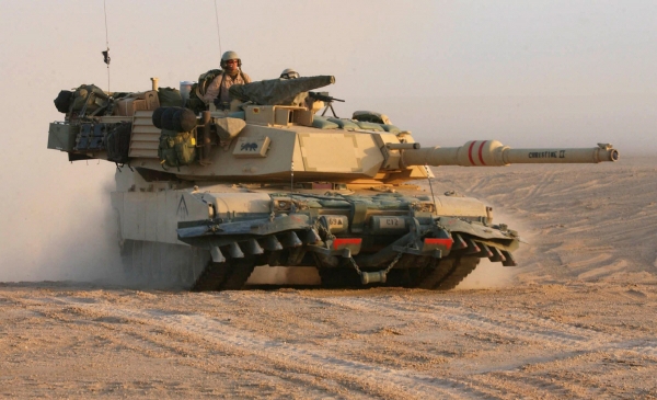 ▲쿠웨이트 북부 사막에서 미군 에이브러햄 탱크가 이동하고 있다. 쿠웨이트/AFP연합뉴스
